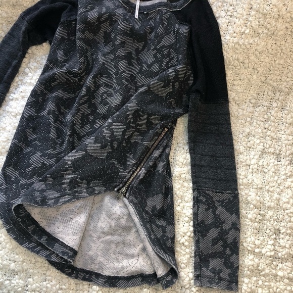 Free People Thermal Grey & Black Lace printed top with Zippers XS - Picture 8 of 9